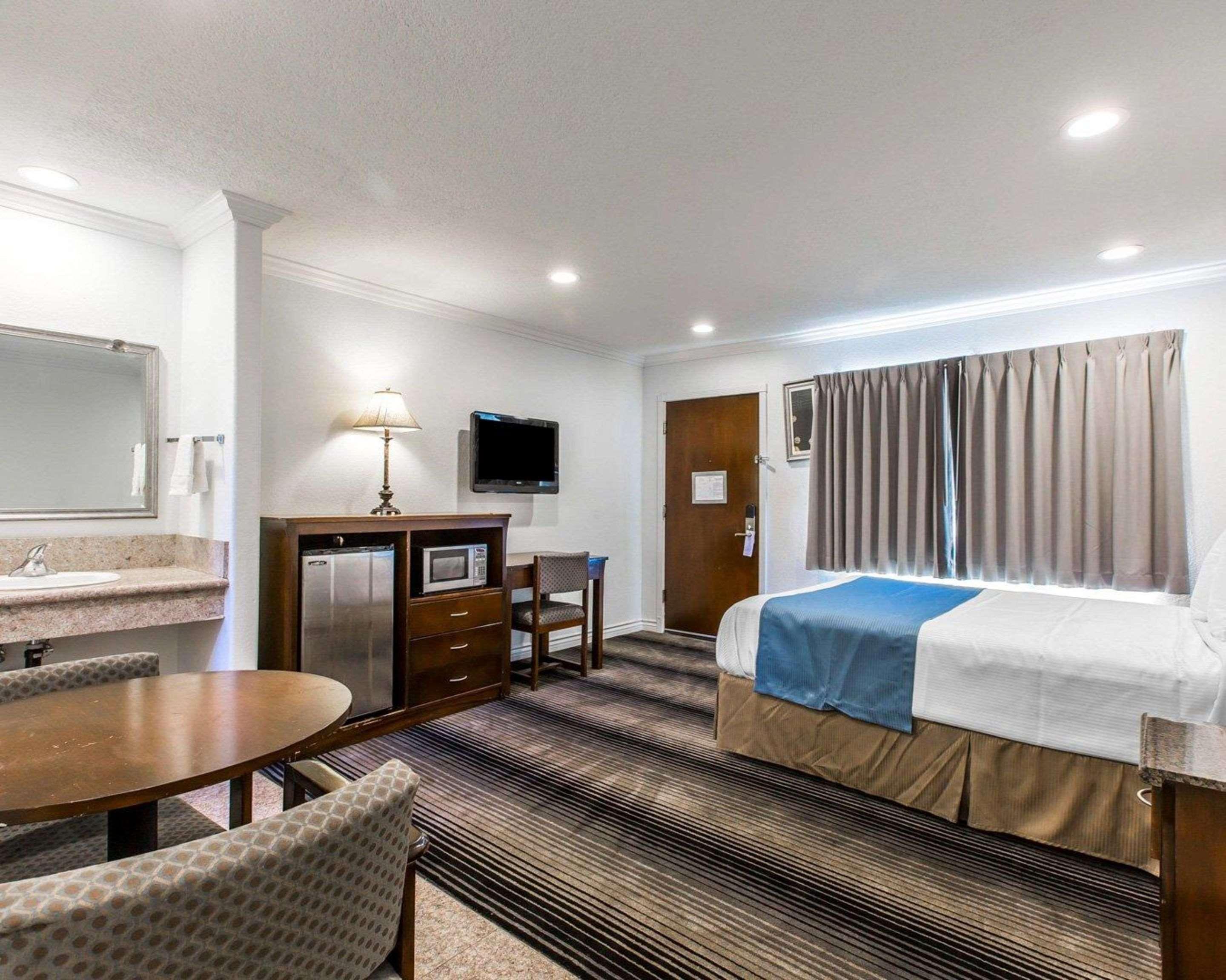 Dreamscape Pacific Coast Highway Hotel 2*